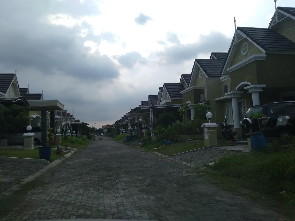 Jasmine Park Guest House Semarang Exterior foto